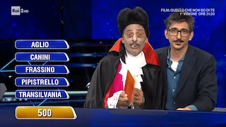 Viva Rai2! – L'Eredità, il Conte Dracula concorrente alla ghigliottina – 02/05/2024 - RaiPlay