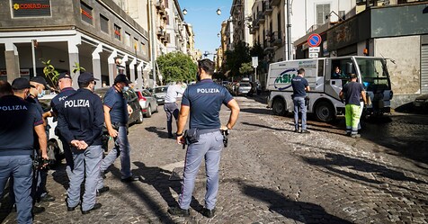 Napoli Sparatoria Con La Polizia Muore Un Rapinatore Di 17 Anni Rai