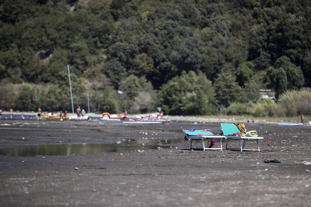 Tubature Colabrodo E Grave Siccit Scende Il Lago Di Bracciano