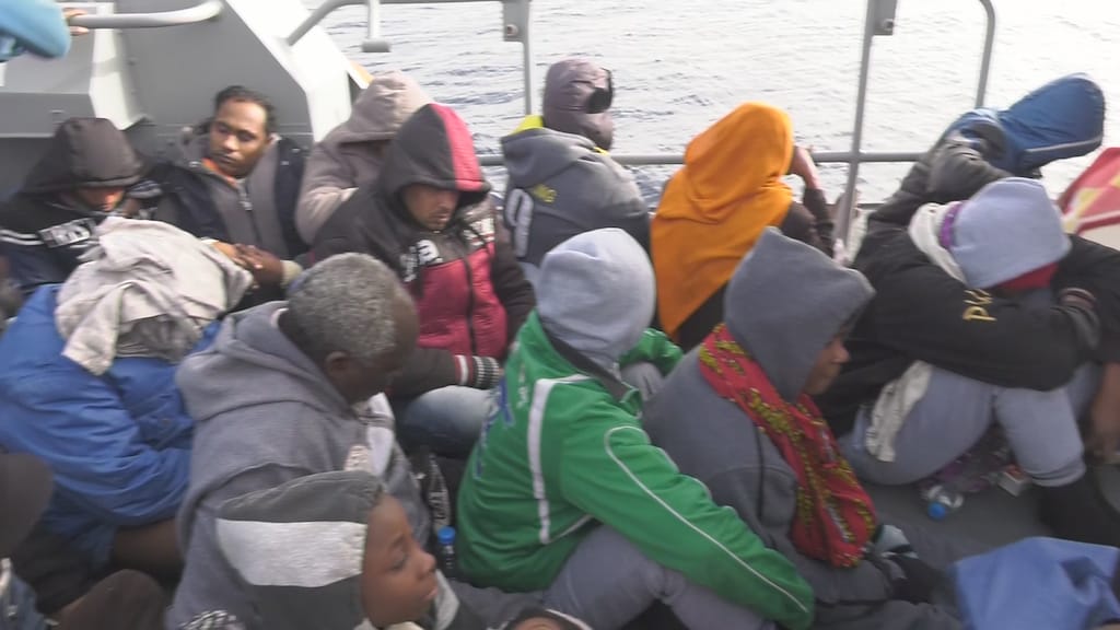 Migranti Ancora Sbarchi In Sicilia Sardegna E Calabria Video Rai News