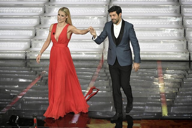 Michelle Hunziker, Pierfrancesco Favino, Sanremo 2018 (Ansa)