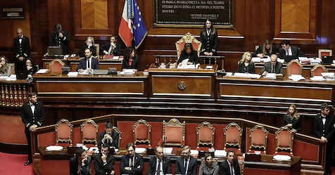 Manovra: Sì Del Senato Alla Fiducia, Testo Torna Alla Camera, Bagarre ...