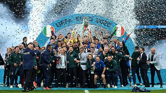 copertina Europei di calcio, trionfano anche gli ascolti. Boom per la finale su Rai 1, molto bene RaiPlay