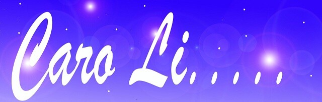 Immagine della scritta 'Caro Li...' (Per leggerne la descrizione proseguire nel link). La scritta in caratteri corsivi bianchi su di uno sfondo di cielo.