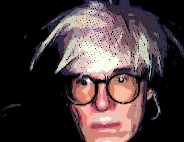 Immagine del volto di Andy Warhol (Per leggerne la descrizione proseguire nel link). Il volo con gli occhiali e la capigliatura bianca.