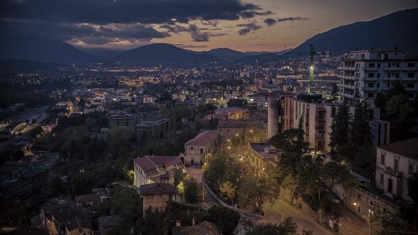 L&#39;AQUILA: STORIE DI STRAORDINARIA ORDINARIET&#192;