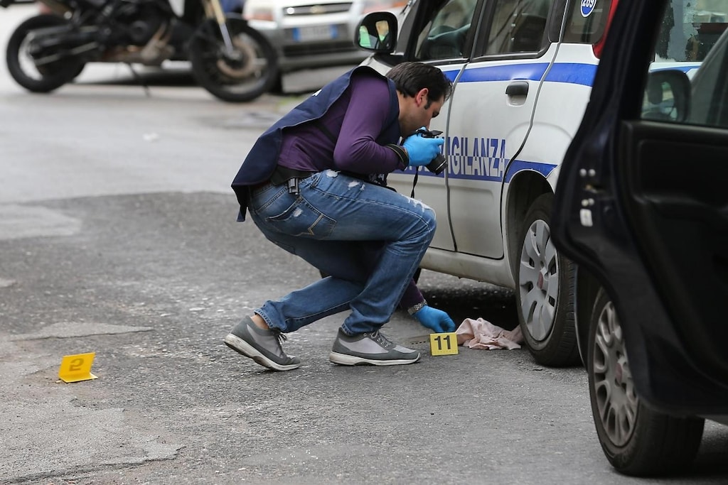 Napoli Assalto A Portavalori Vigilante Ferito Photogallery Rai News