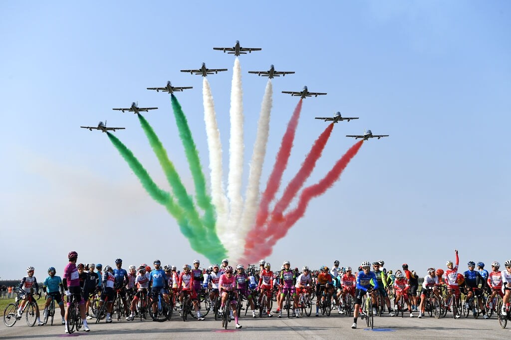 Le Frecce Tricolori salutano il Giro d'Italia photogallery Rai News