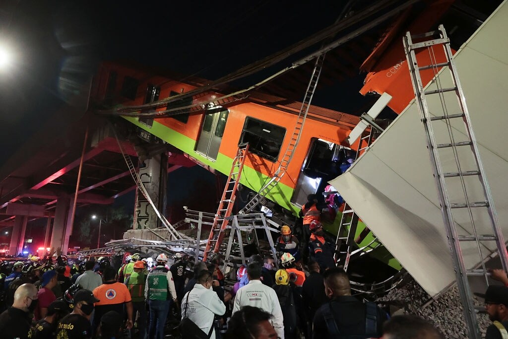 Città Del Messico, Crolla Ponte Al Passaggio Della Metro - Photogallery 