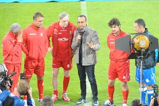 Partita Del Cuore Cantanti Calciatori E Attori In Campo Per Emergency Photogallery Rai News