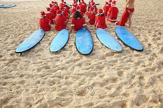 Babbo Natale Australia.In Australia Babbo Natale Arriva A Cavallo Delle Onde Photogallery Rai News