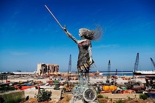 Libano Statua Della Liberta Fatta Con Le Macerie Dell Esplosione Davanti Al Porto Di Beirut Photogallery Rai News