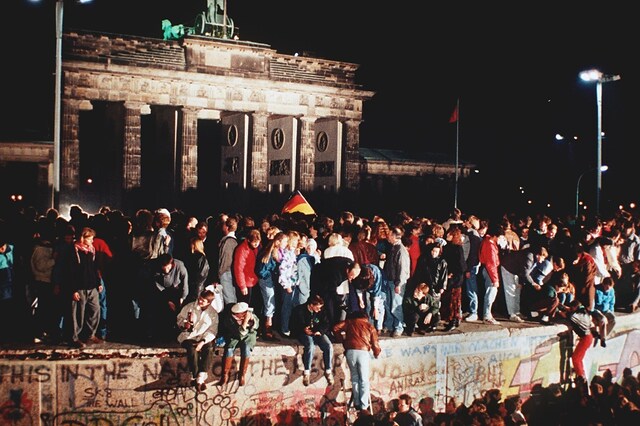 Risultati immagini per 9 NOVEMBRE 1989 BERLINO MURO ?