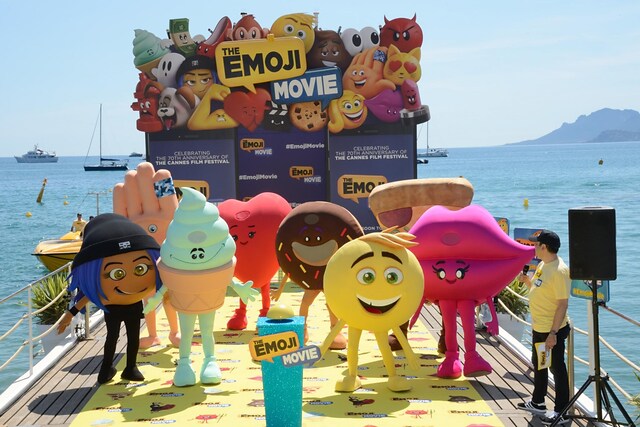 A Cannes Gli Emoticon Debuttano Sulla Spiaggia Dellhotel